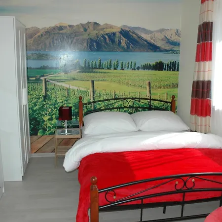 Maksym 홈스테이 우스트론