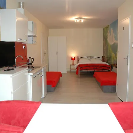 홈스테이 Maksym 우스트론